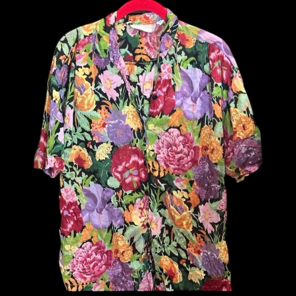 maggie lawrence Tops - Floral button down short sleeve